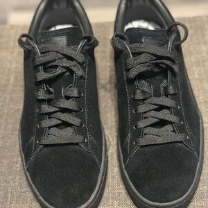 Puma Men's Classic Black Suede Sneakers (Never worn. WOB)